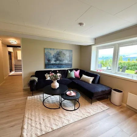 דירה Modern Two Bedroom In Prime Location טרומסה