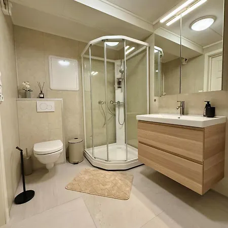 Modern Two Bedroom In Prime Location