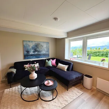 Modern Two Bedroom In Prime Location