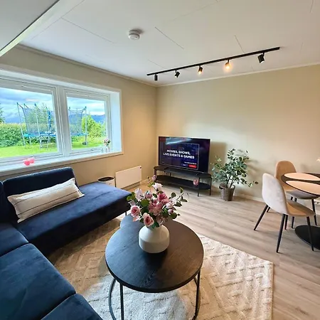 Modern Two Bedroom In Prime Location *