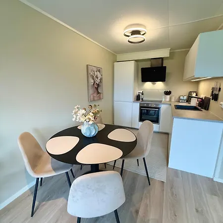 דירה Modern Two Bedroom In Prime Location *