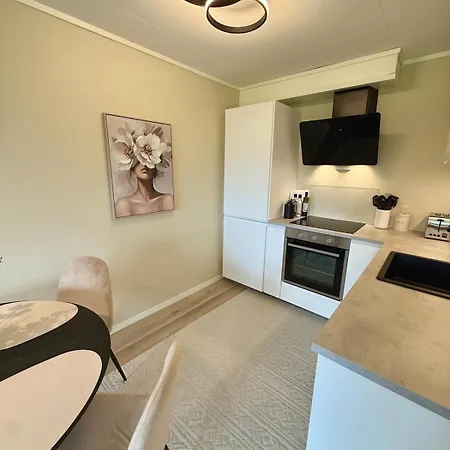 Modern Two Bedroom In Prime Location דירה