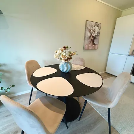 Apartment Modern Two Bedroom In Prime Location