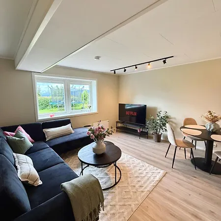 Modern Two Bedroom In Prime Location דירה טרומסה