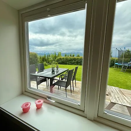 Modern Two Bedroom In Prime Location *